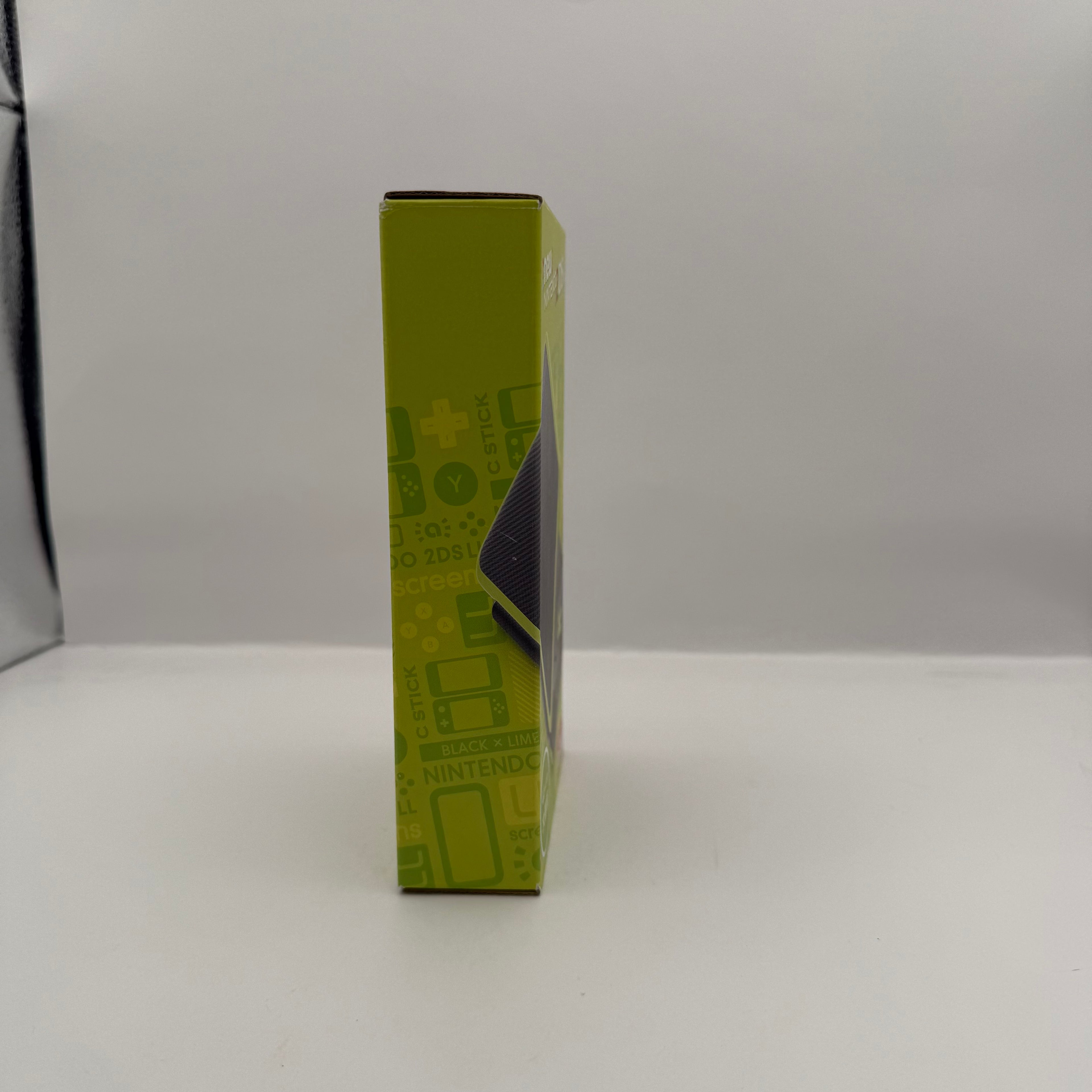New Nintendo 2DS LL Black & Lime (JP Nintendo 3DS)